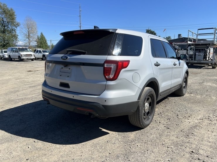 2017-ford-explorer-image-4