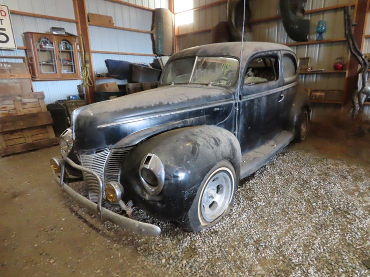 1940-ford-deluxe-2dr-sedan-image-1