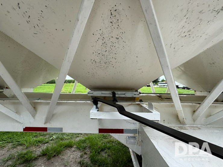 2015-ray-man-dry-fertilizer-trailer-(ed5162)-image-14