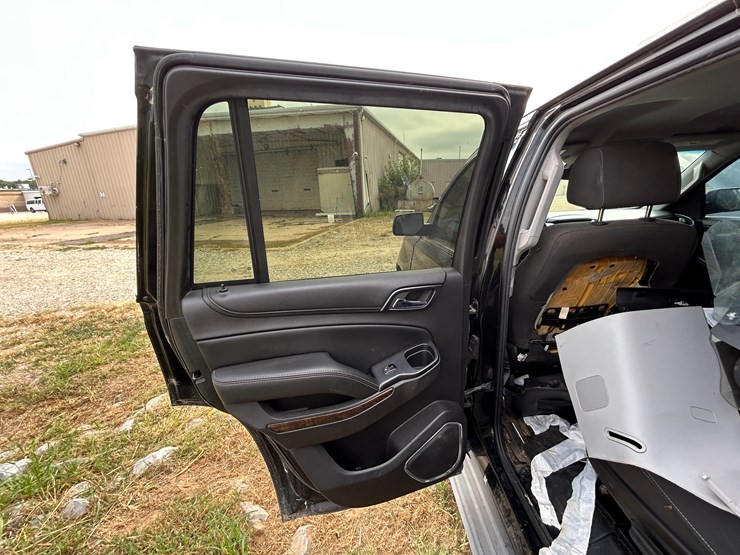 2015-chevrolet-tahoe-image-46