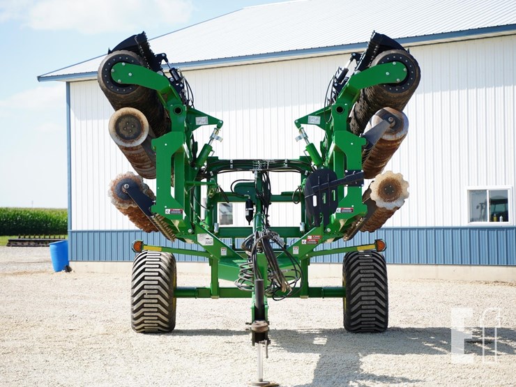 2021-john-deere-2680h-image-2