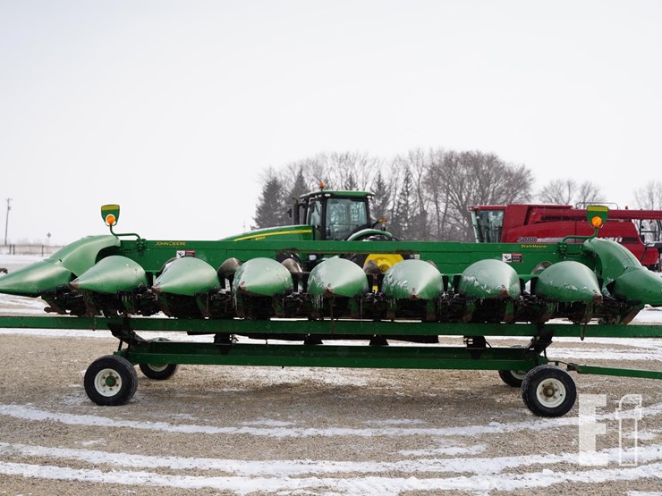 2010-john-deere-608c-image-4