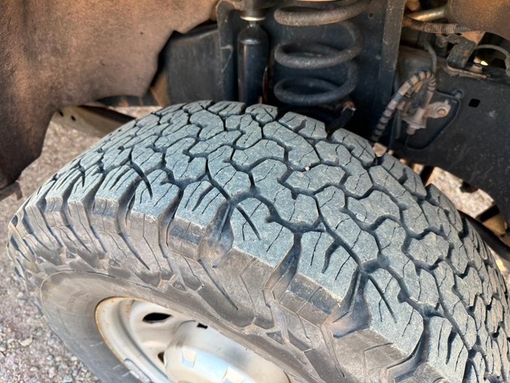 2017-ford-f250-xl-image-8