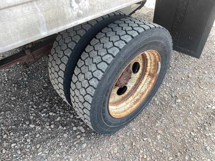2011-ford-f550-image-10
