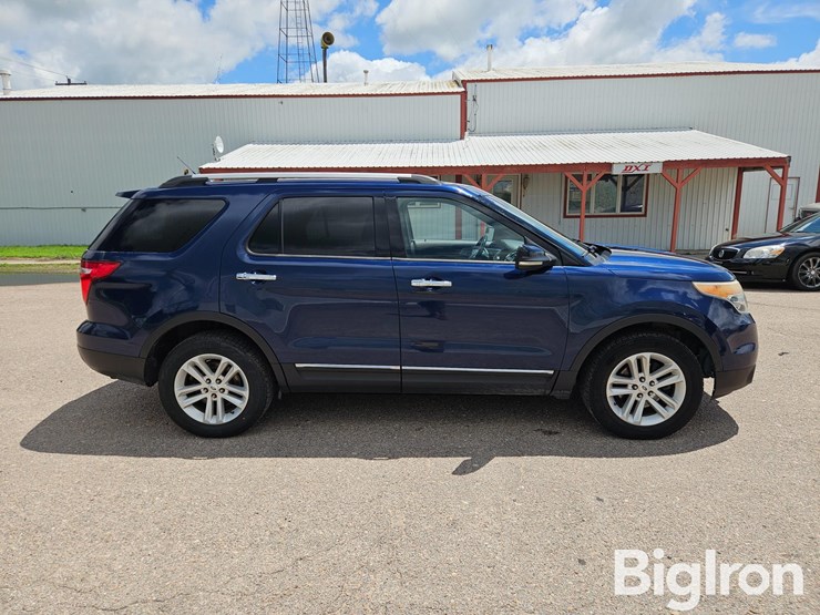 2012-ford-explorer-xlt-image-4