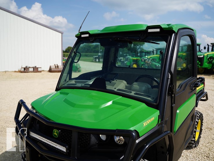 2021-john-deere-gator-xuv-835r-image-11