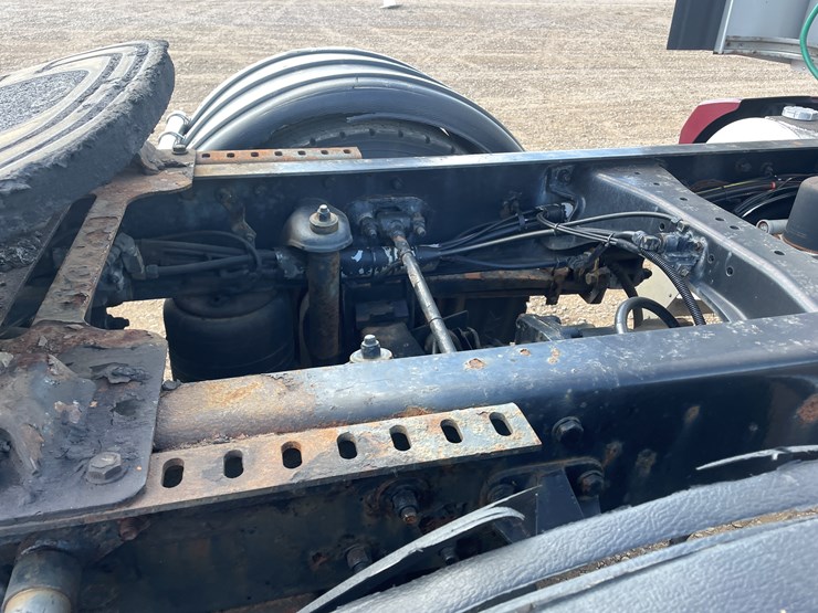 2012-kenworth-t660-image-11