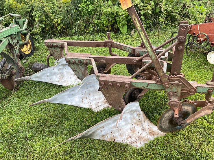 #7462-•-john-deere-moldboard-plow-image-2
