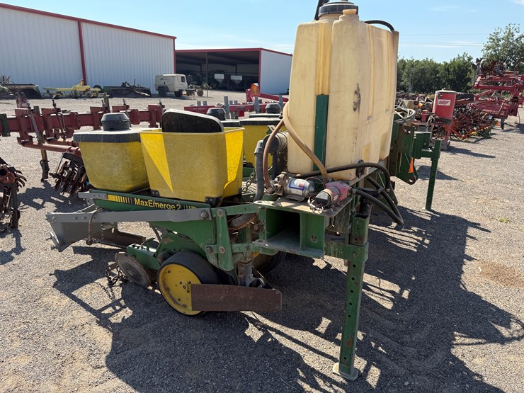 john-deere-7300-image-2