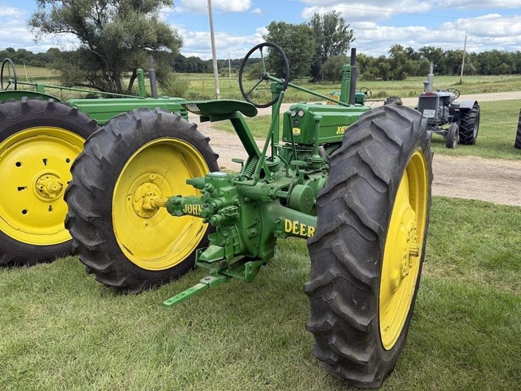 john-deere-b-image-4