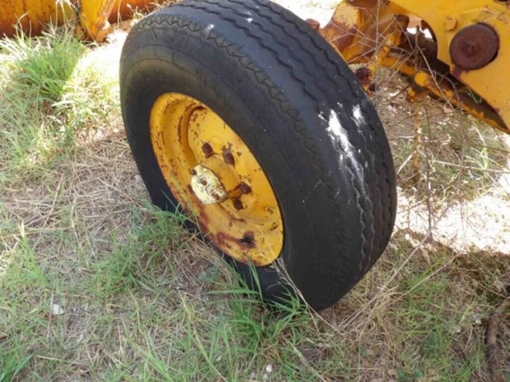 john-deere-300-image-8
