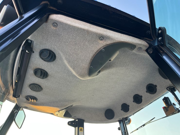 2013-new-holland-ts6.125-image-16