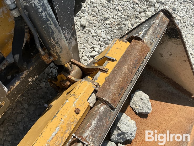 deere-318g-image-14