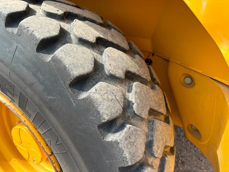2014-deere-344k-image-7