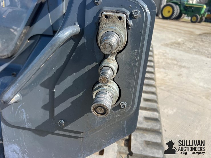 2017-deere-331g-image-11