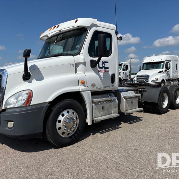 2013 Freightliner Truck (DR11874 Unit 771)
