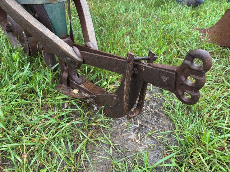 cole-horse-drawn-planter-image-17