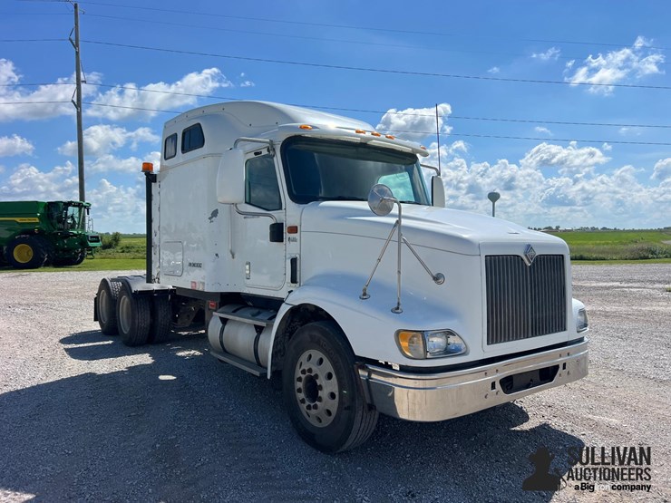 2005-international-9400i-t/a-truck-tractor-image-3