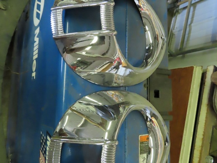 bob-drake-reproduction-1939/40-ford-grill-and-headlight-bezels-image-5