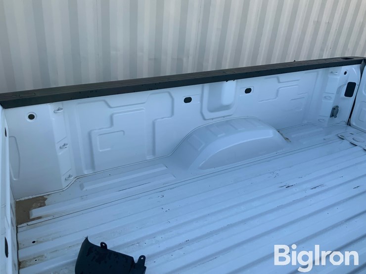 2020-chevrolet-8'-pickup-box-image-13
