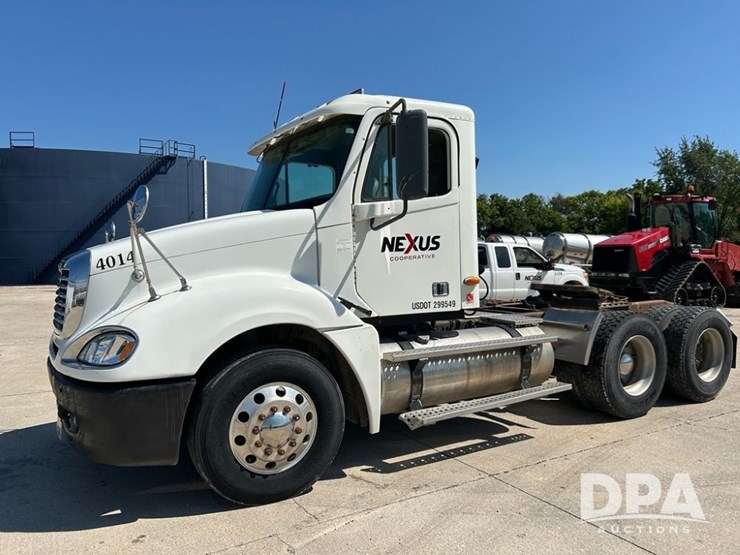 2004-freightliner-columbia-day-cab-truck-(cp0611,-unit-4014)-image-4