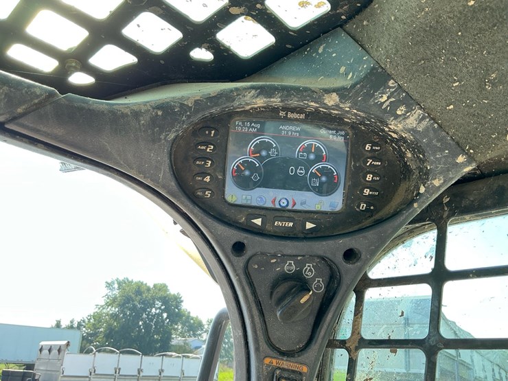 2015-bobcat-t770-image-42