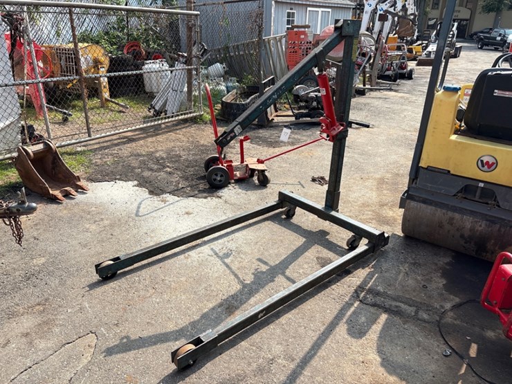 1,500lb-capacity-portable-engine-hoist-image-2