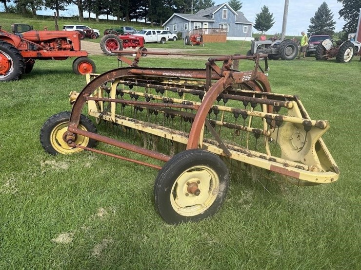 new-holland-256-image-3