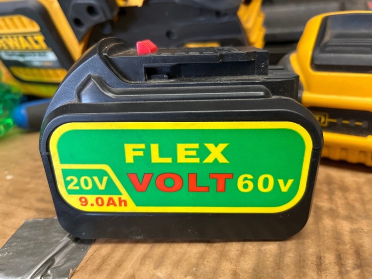 dewalt-cordless-60v-chainsaw-w/(2)-batteries-image-6