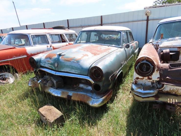 1951-ford-custom-line-4dr-sedan-image-1