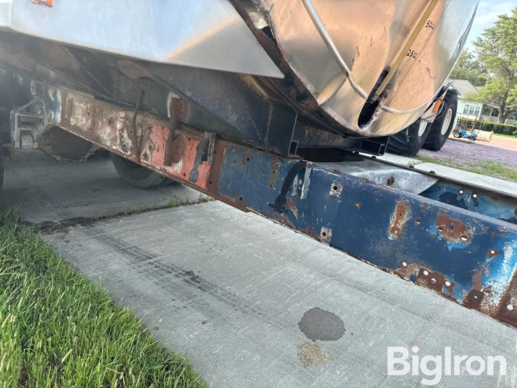stainless-steel-t/a-tanker-tailer-image-18