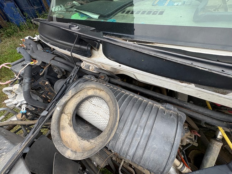 #48-•-#25351-•-inop-2005-gmc-c7500-t/a-daycab-truck-tractor-vin:-1gdm7c1395f500732-image-33
