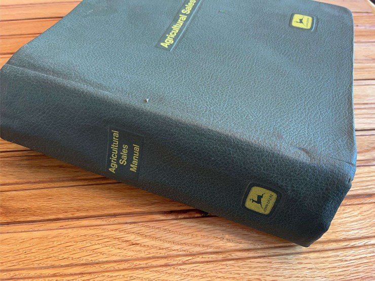1968-john-deere-agricultural-sales-manual-image-3