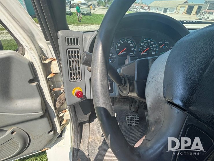 2004-international-harvestor-1954d-image-18