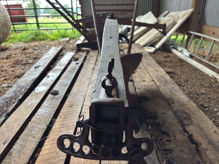 oliver-chilled-plow-works-14”-walking-plow-image-16