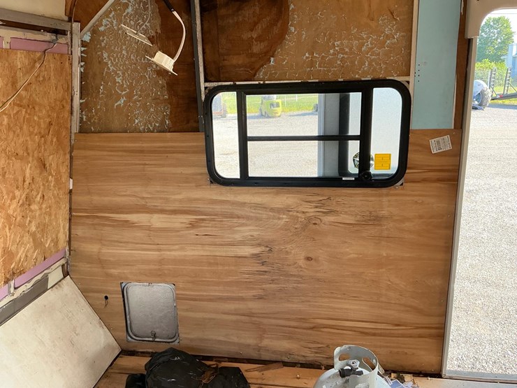 #2252-•-coachmen-futura-2000-travel-trailer*-image-37