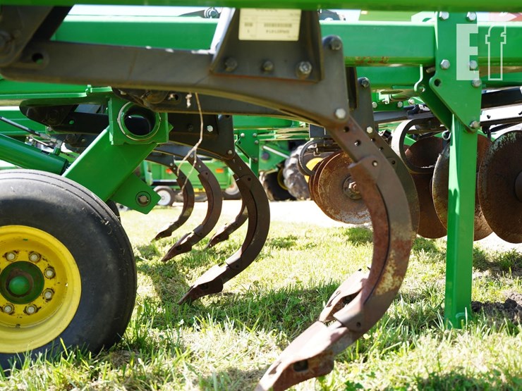 2014-john-deere-2720-image-12