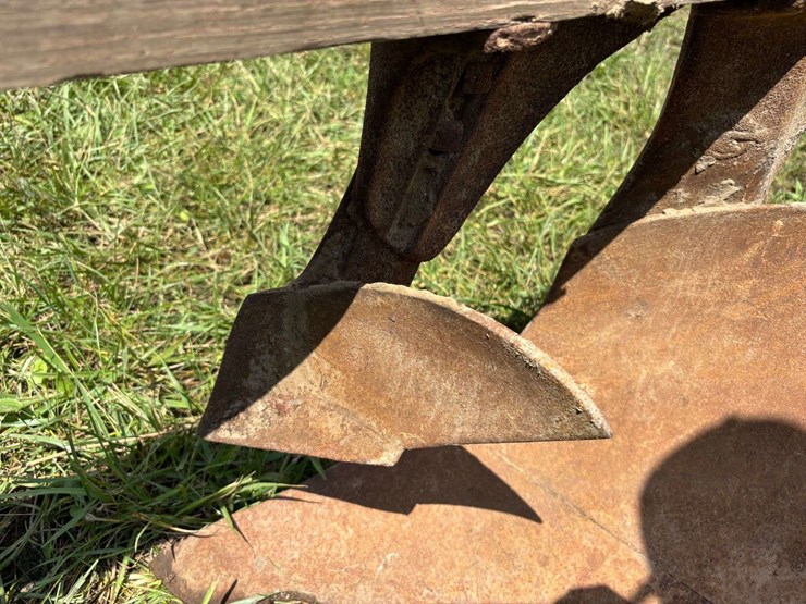oliver-404-13”-walking-plow-image-17