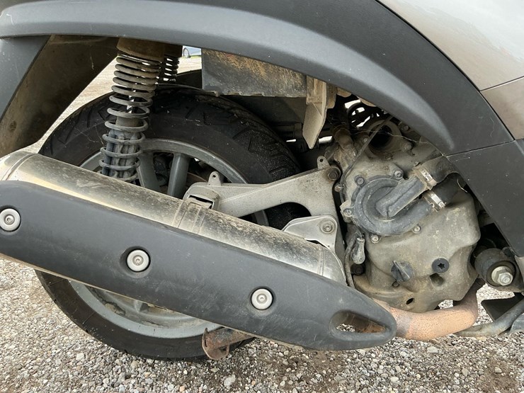 #2351-•-2009-vespa-lx-150-scooter*-image-18