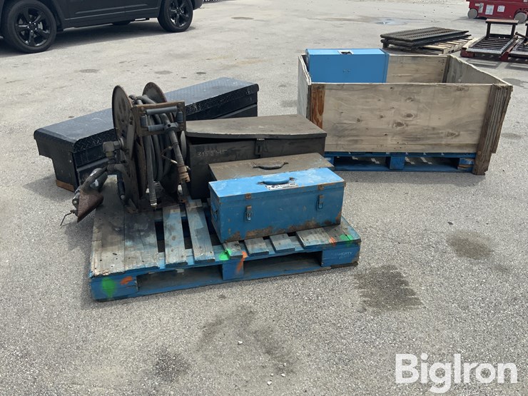 electrical-components,-retractable-hose-reel-&-tool-chests-image-1