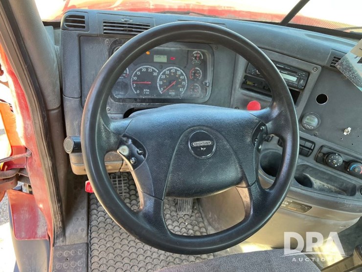 2013-freightliner-cascadia-day-cab-truck-(jn2570,-unit-4038)-image-59