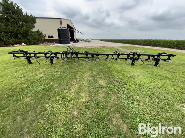 2019-john-deere-16-image-6