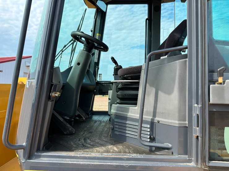 2014-deere-344k-image-43