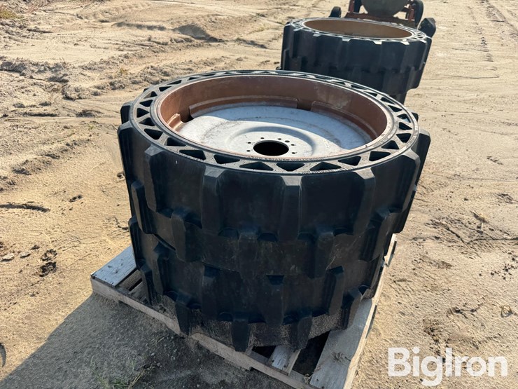 valley-revolution-47x15-airless-pivot-tires-image-4