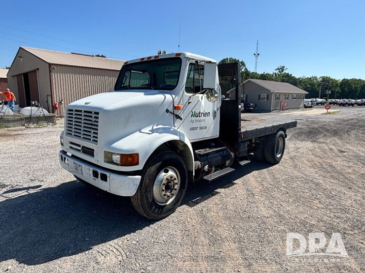 1999-ihc-8100-flatbed-truck-(gp11125,-unit-17355)-image-1