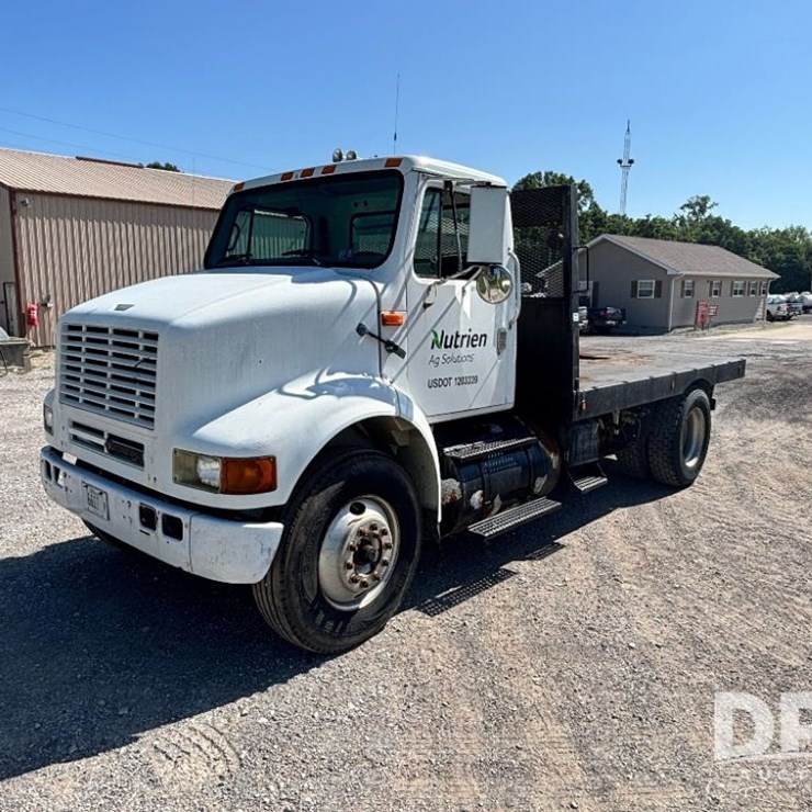 1999 IHC 8100 Flatbed Truck (GP11125, Unit 17355)
