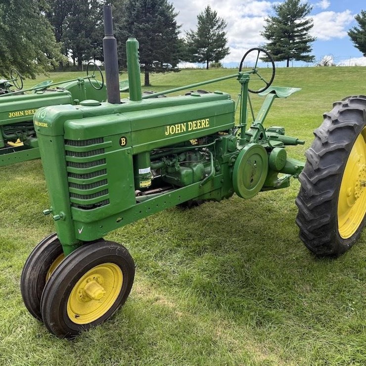 JOHN DEERE B