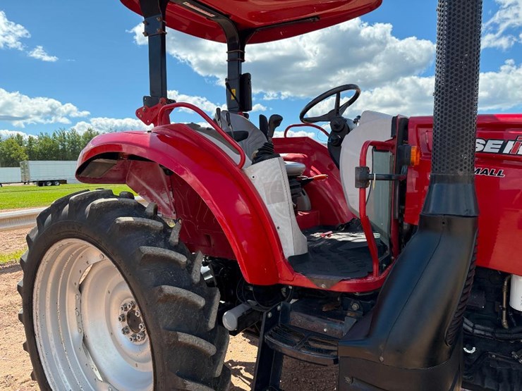2016-case-ih-farmall-130a-image-21