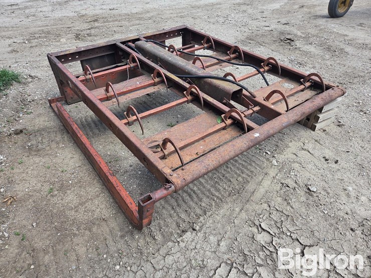 farmhand-hydraulic-square-bale-fork-image-7