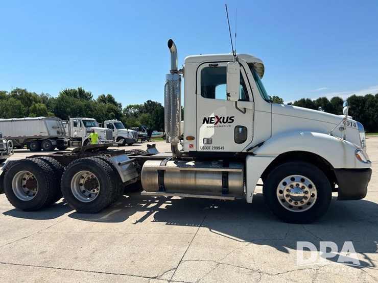 2004-freightliner-columbia-day-cab-truck-(cp0611,-unit-4014)-image-11